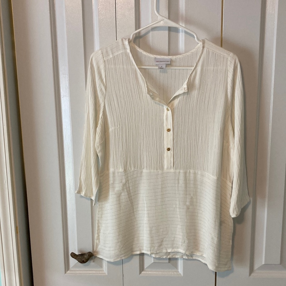 Never worn NWT ivory color Liz Claiborne top with gold thread. Non smoking home